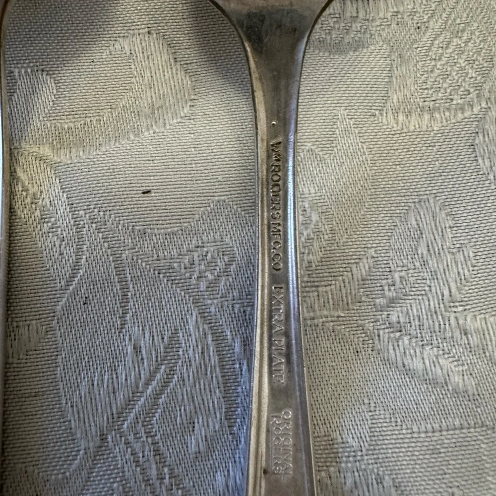 Vintage WM Rogers 1951 Magnolia Inspiration Extra Plate 6 Individual Salad Forks